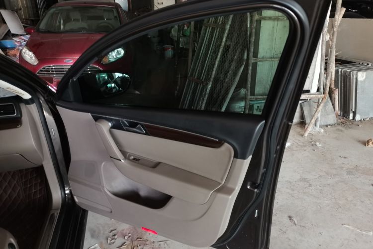 大众 迈腾 2015款 1.8TSI 尊贵型中控内饰7005