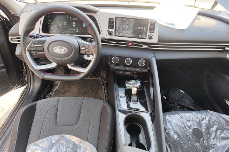 现代 伊兰特 2023款 1.5L CVT GLS领先版中控内饰12