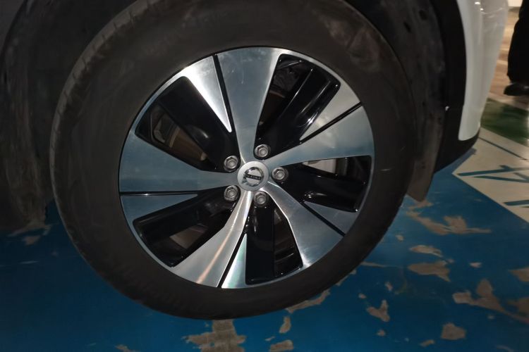 沃尔沃XC40 2023款 B3 智远豪华版车身外观10