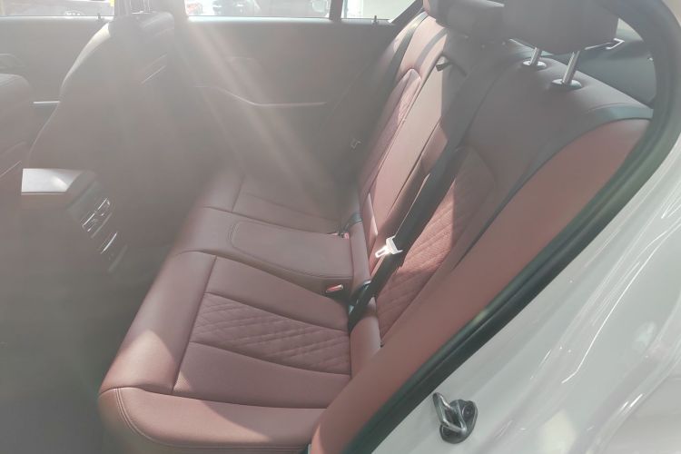 宝马3系 2023款 330i M运动曜夜套装中控内饰21