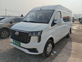 上汽大通MAXUS 新途V80 2025款 PRO傲运通 2.0T 手动长轴中顶 6/7/8/9座