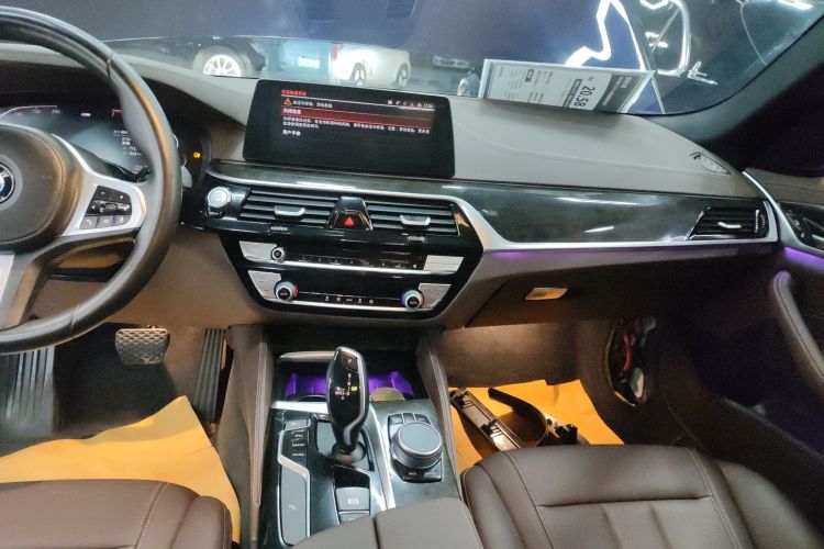 宝马5系 2020款 525Li M运动套装中控内饰16