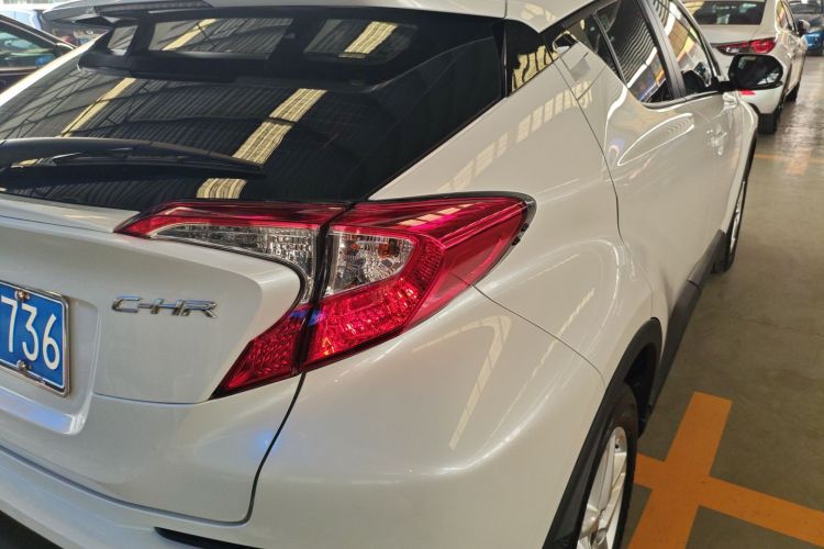 丰田C-HR 2023款 2.0L 领先版车身外观9