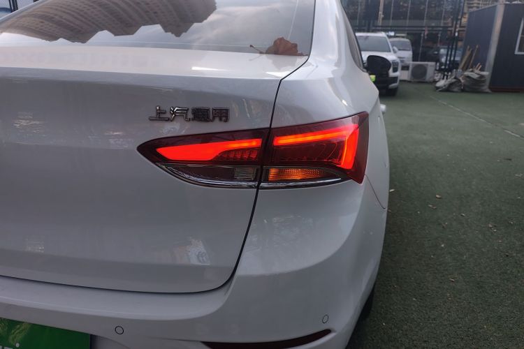 别克 英朗 2021款 改款 1.3T 自动轻混动精英型车身外观9