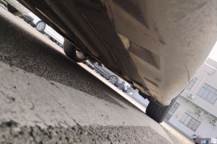 福特 福克斯 2012款 两厢 2.0L 手动豪华运动型局部细节9004