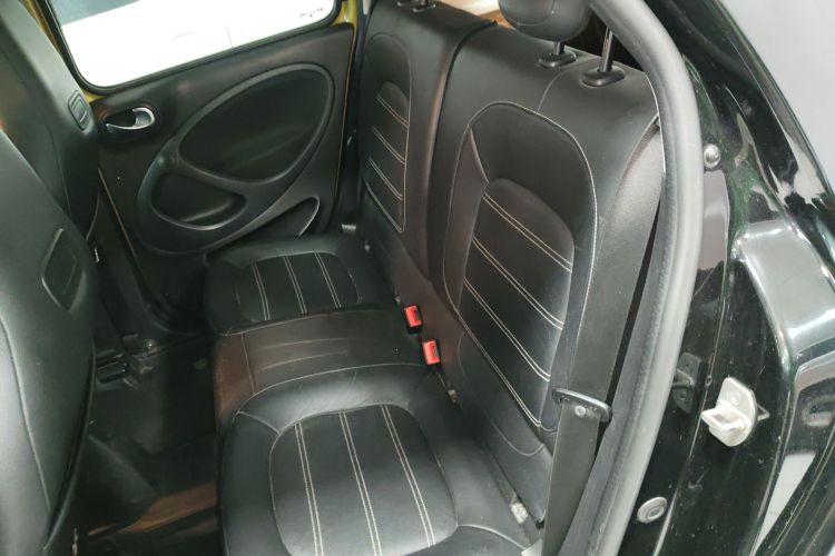 smart forfour 2016款 0.9T 66千瓦先锋版中控内饰7004