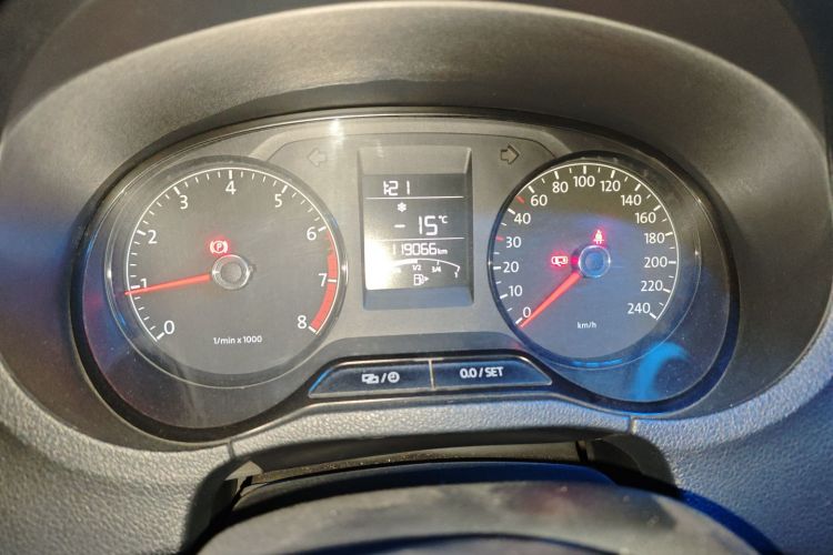 大众 Polo 2014款 1.4L 手动风尚版中控内饰14