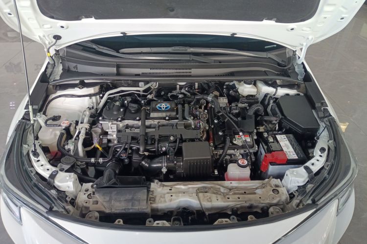 丰田 雷凌 2023款 智能电混双擎 1.8L 豪华版机舱底盘24