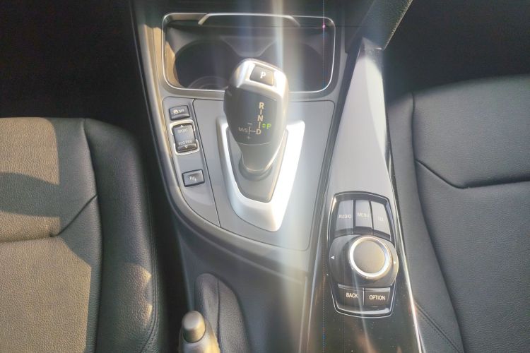 宝马3系 2017款 320Li 时尚型中控内饰18