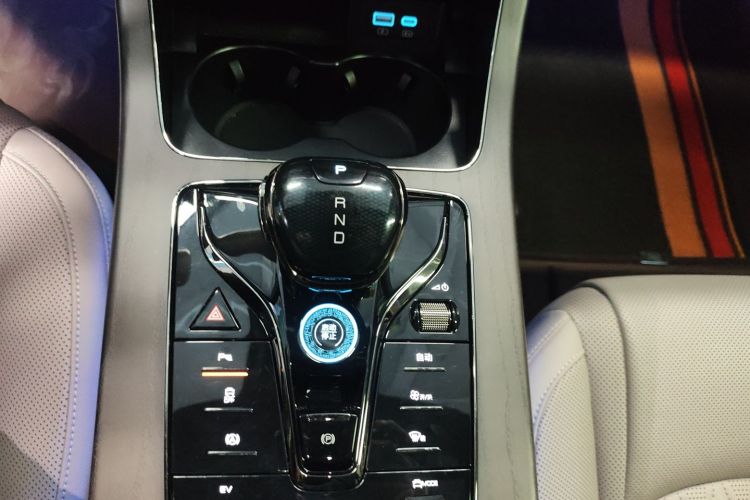 比亚迪 汉 2024款 DM-i 荣耀版 121KM 尊享型局部细节18