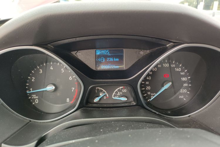 福特 福克斯 2015款 两厢 1.6L 自动风尚型中控内饰14