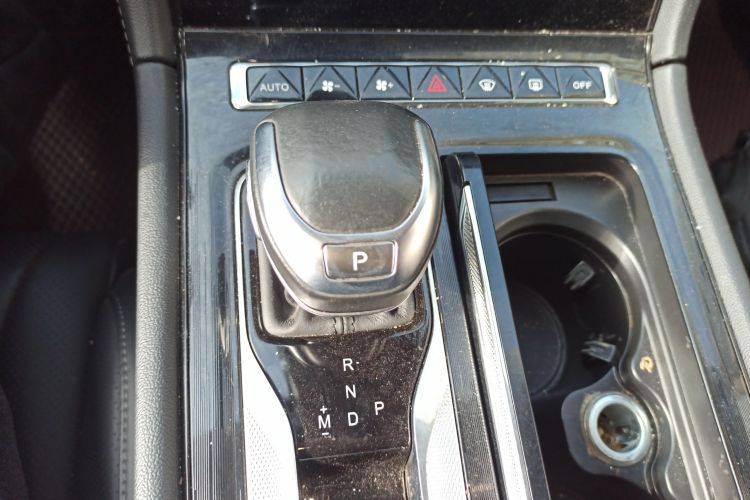 红旗H5 2023款 1.5T DCT智联旗韵版中控内饰18