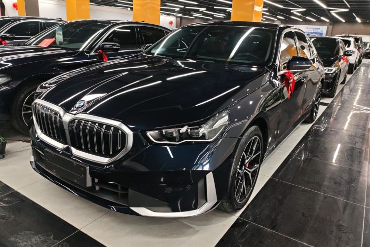 宝马5系 2024款 530Li 领先型 豪华套装车身外观1