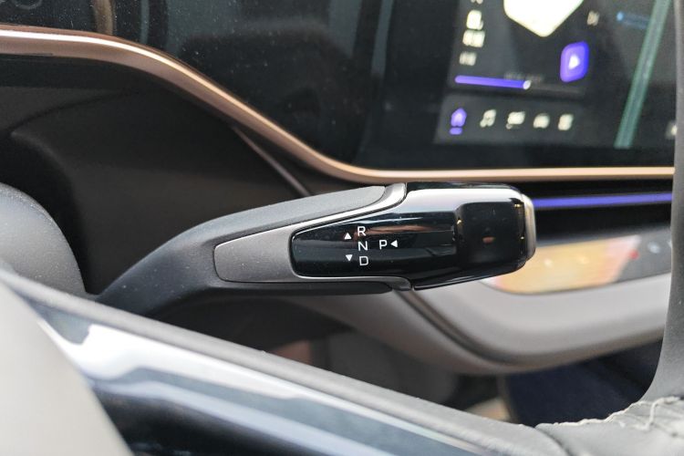 红旗EH7 2024款 690 Pro中控内饰18