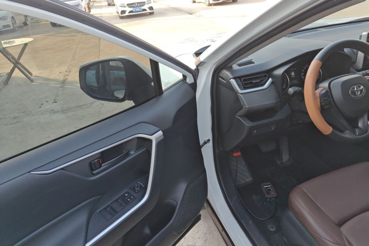 丰田 威兰达 2022款 改款 2.0L CVT两驱领先版中控内饰20