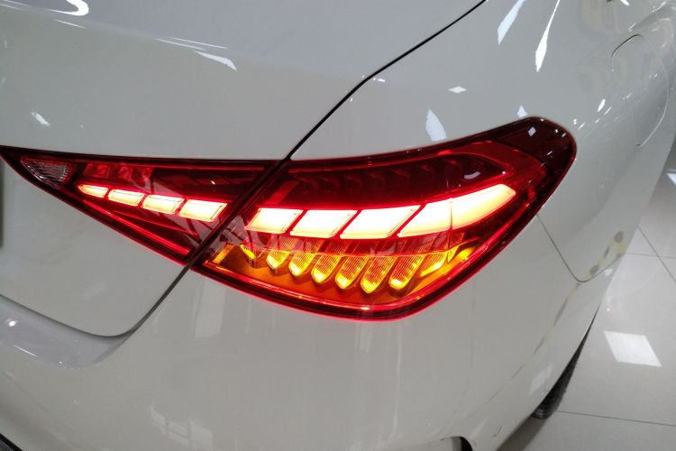 奔驰C级 2024款 C 200 L 运动版车身外观9