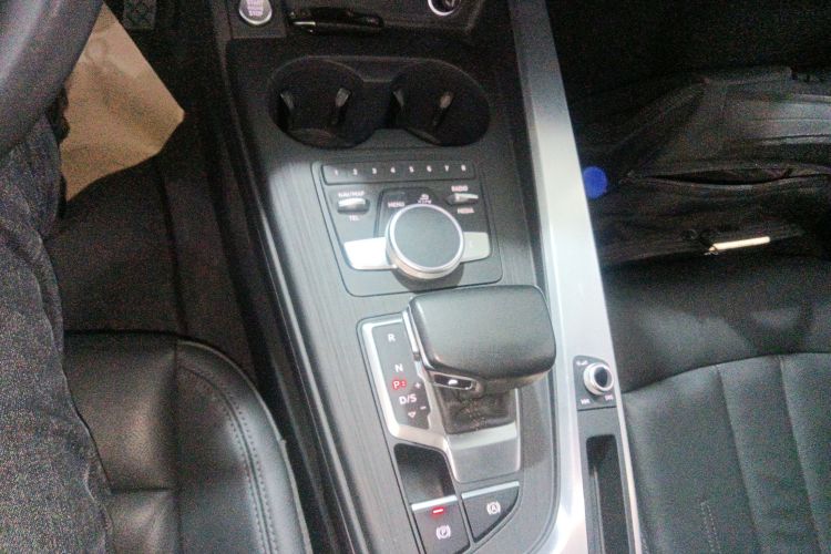 奥迪A4L 2018款 30周年年型 40 TFSI 时尚型中控内饰18