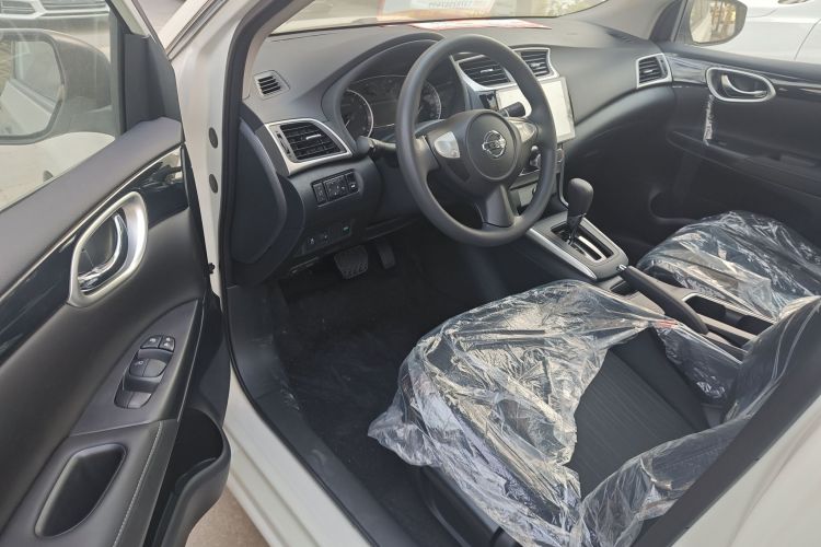 日产 轩逸 2024款 改款二 经典 1.6XL CVT豪华版中控内饰7003