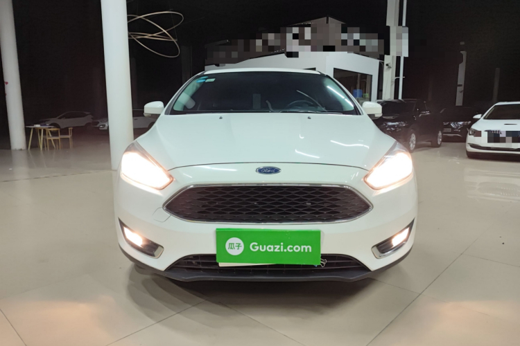 福特 福克斯 2017款 两厢 1.6L 自动风尚型智行版车身外观2