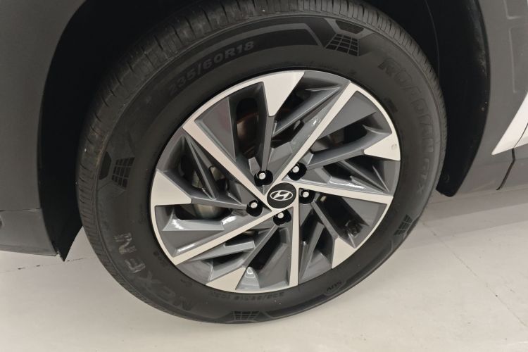 现代 2023款 途胜L 1.5T 自动两驱GLX精英版车身外观35