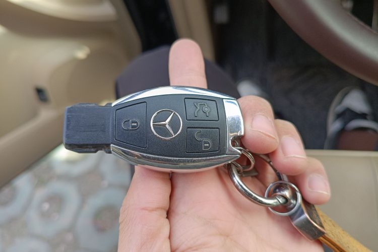 奔驰R级 2017款 R 320 4MATIC 商务型臻藏版中控内饰11