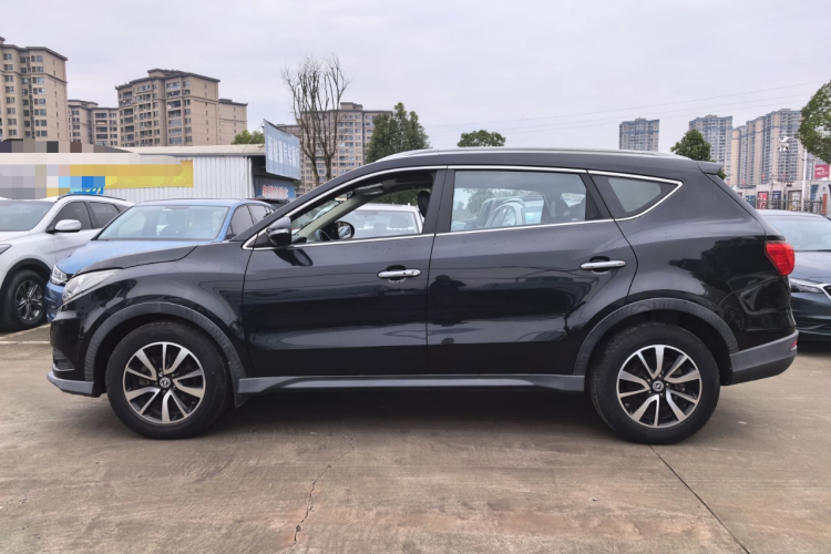 东风风光 风光580 2017款 1.5T 手动豪华型车身外观4