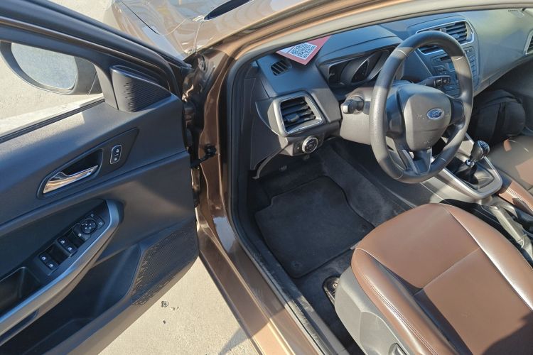 福特 福睿斯 2019款 改款 1.5L 手动质享型（胎压监测） 国VI中控内饰7003