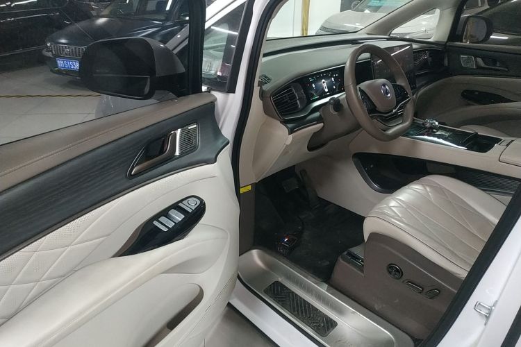 腾势D9 2022款 DM-i 970 四驱尊荣型中控内饰20