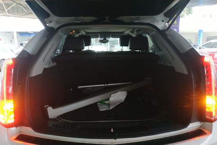 凯迪拉克SRX 2014款 3.0L 豪华型机舱底盘23