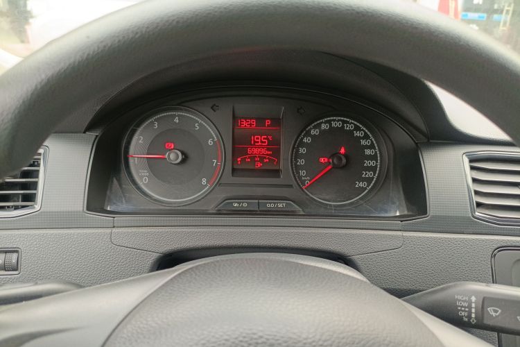 大众 桑塔纳 2017款 浩纳 1.6L 自动风尚版中控内饰14