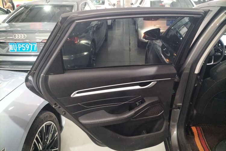 吉利汽车 帝豪 2023款 第4代冠军版 1.5L CVT尊贵型中控内饰7008