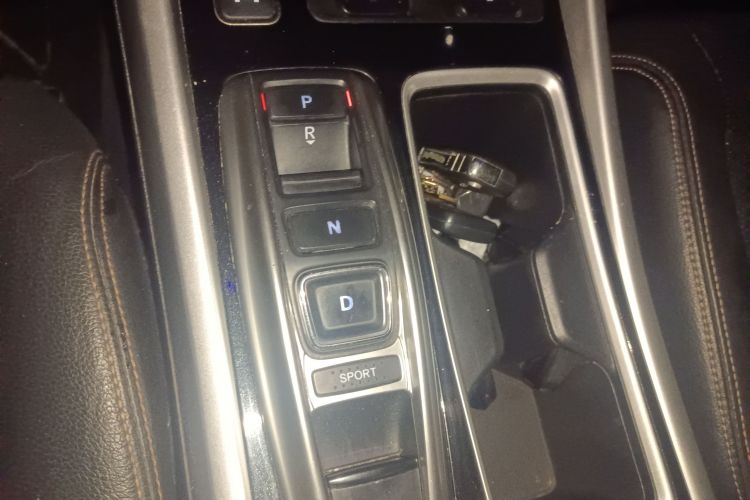 本田 雅阁 2016款 混动 2.0L 锐酷版中控内饰18