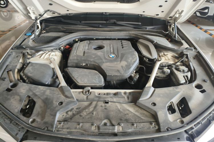 宝马5系 2019款 530Li 领先型 豪华套装机舱底盘24