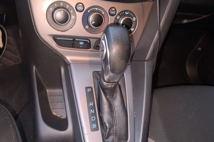 福特 福克斯 2012款 两厢 1.6L 自动舒适型局部细节18