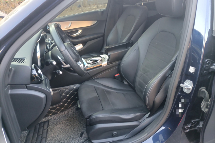 奔驰C级 2017款 改款 C 200 运动版中控内饰19