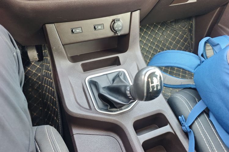 BAW北汽制造 锐胜王牌M7 2023款 1.6L 标轴创富型 7座中控内饰18