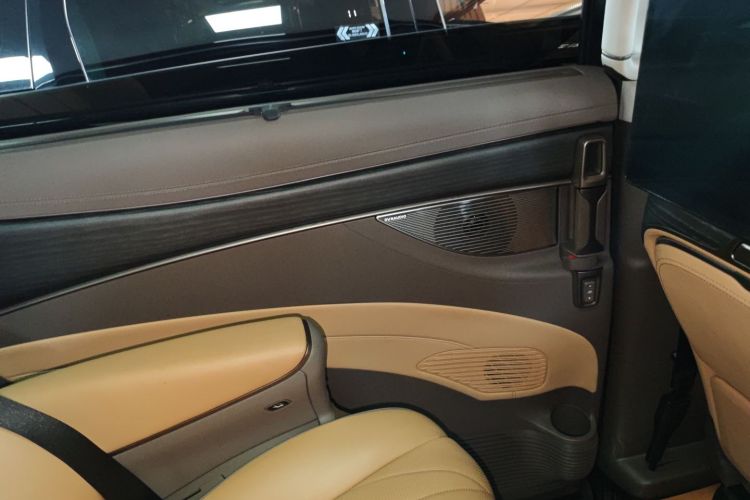 腾势D9 2024款 DM-i 980 四驱尊荣型中控内饰49