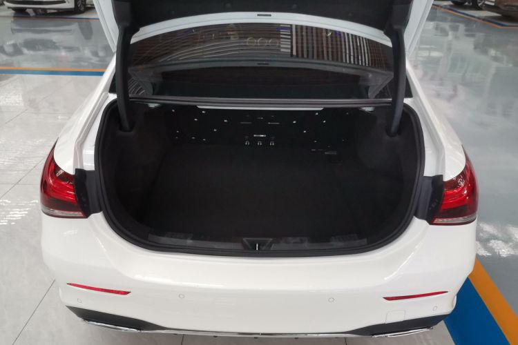 奔驰A级 2022款 改款三 A 200 L 运动轿车时尚型中控内饰23