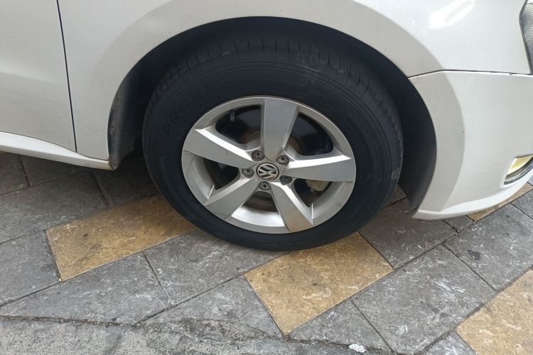 大众 朗逸 2013款 改款经典 1.6L 自动风尚版车身外观10