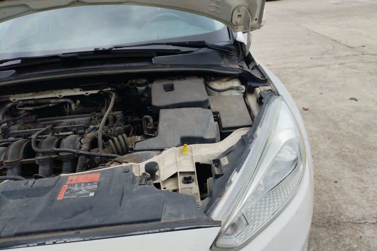 福特 福克斯 2015款 三厢 1.6L 自动风尚型局部细节9007