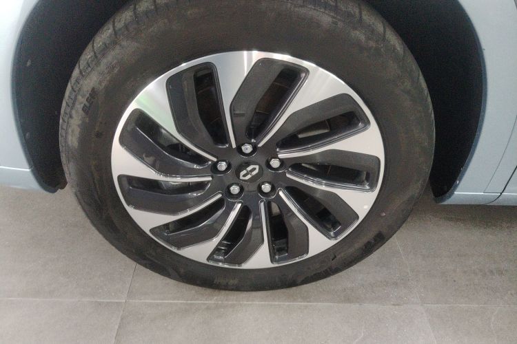 鸿蒙智行 问界M7 2024款 1.5T 智驾后驱Max版 5座车身外观6007