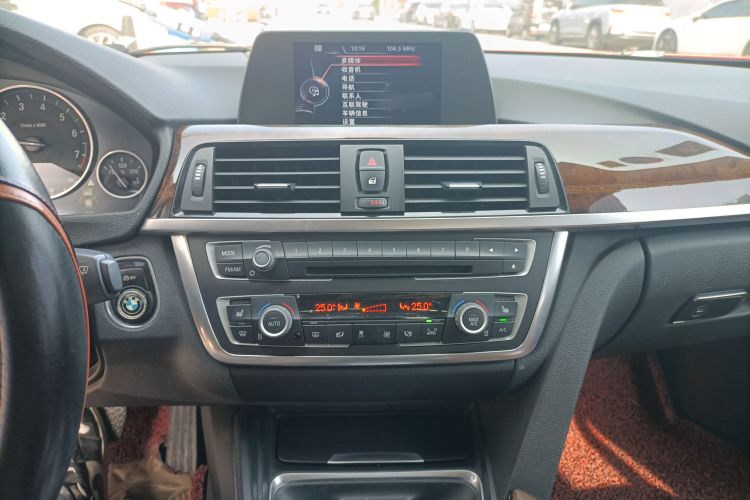 宝马3系 2014款 320Li 豪华设计套装中控内饰16