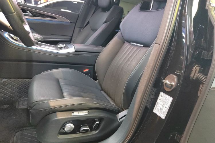 红旗H9 2023款 2.0T 智联旗享版中控内饰19