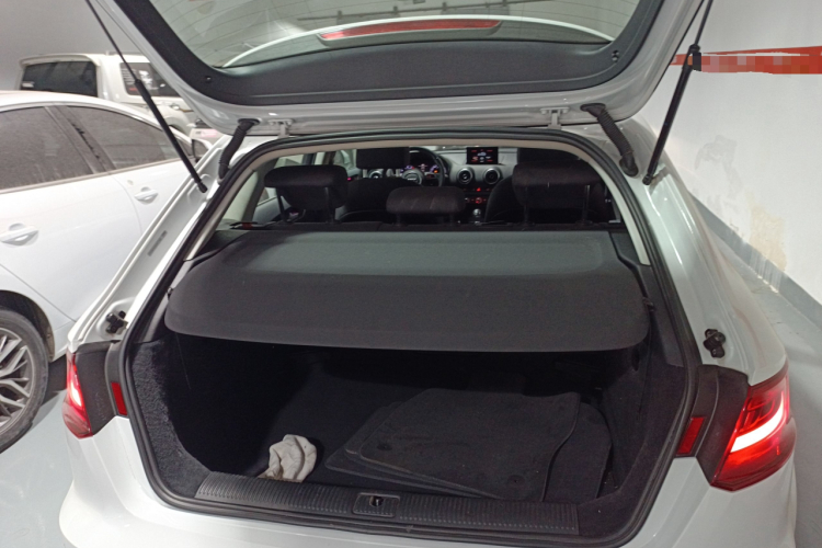 奥迪A3 2015款 Sportback 35 TFSI 百万纪念智领型机舱底盘23