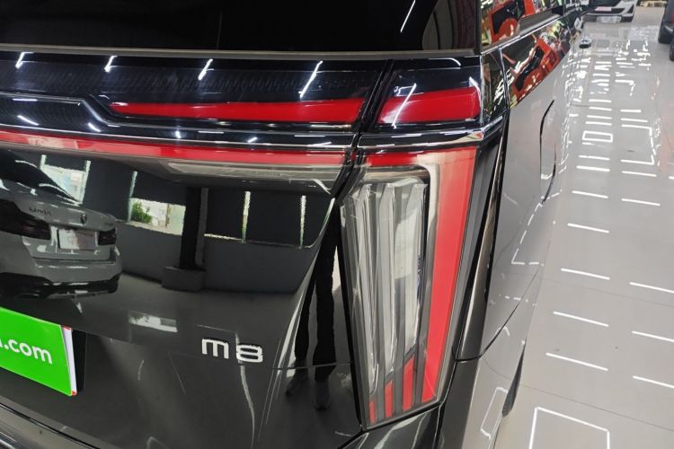 广汽传祺 传祺M8 2024款 大师系列 400T 至尊版车身外观9