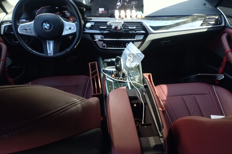 宝马5系 2022款 改款二 525Li M运动套装中控内饰7002