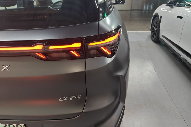 ARCFOX极狐 极狐 阿尔法T5(ARCFOX αT5) 2026款 纯电 560 睿享版车身外观9