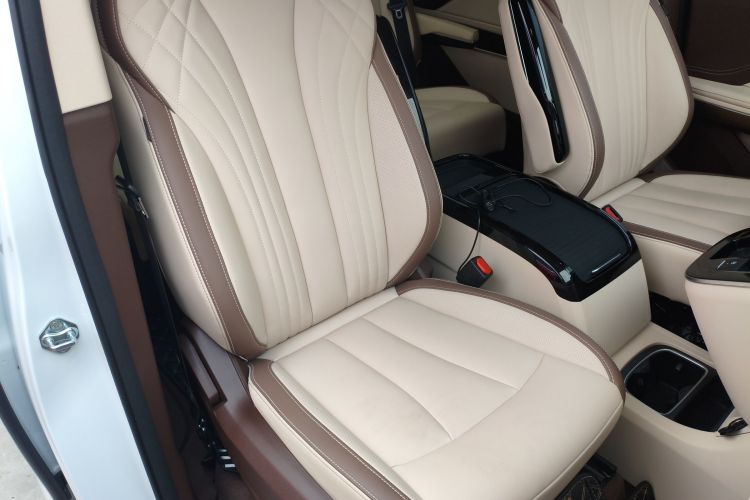 奔腾M9 2023款 2.0T 尊享型局部细节41