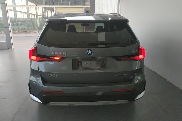 宝马iX1 2023款 xDrive30L X设计套装车身外观6