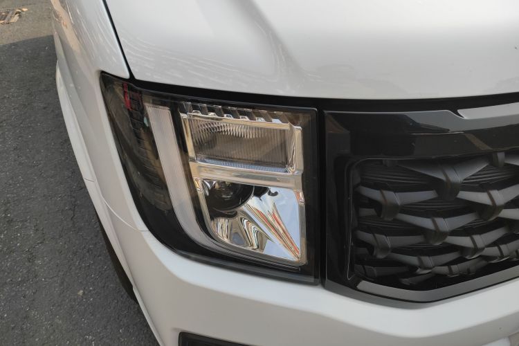 江铃福顺 2025款 2.0T 8AT柴油短轴中顶商运型多功能乘用车5/6座车身外观8